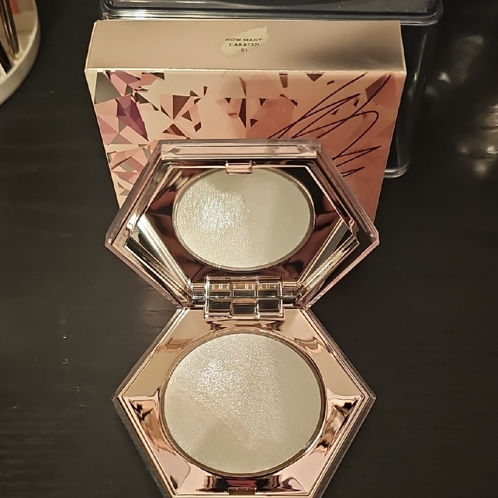 SOLD- Diamond Bomb Highlighter